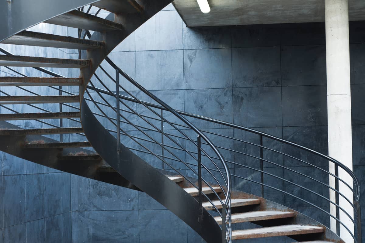 En este momento estás viendo Instalación de escaleras metálicas en Oviedo