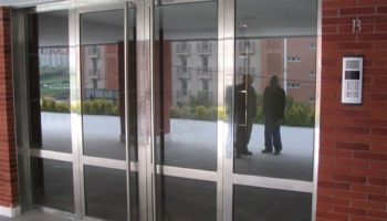 Talleres Metálicos Julián: una de las 3 empresas más grandes de instalación de puertas de portal de acero en Santander